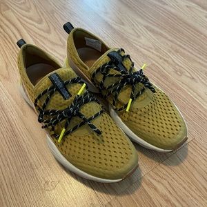 Woman’s sorel tennis shoes